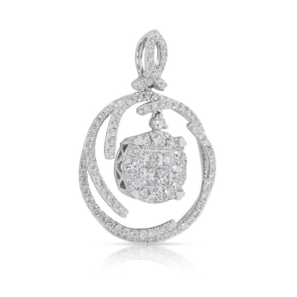תליון יהלום 1.02 קראט מעוצב בקפידה, בחיתוכי פרינסס ועגול, בזהב לבן 18K