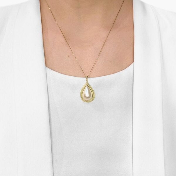 תליון זוהר מזהב צהוב 14 קרט, משובץ ביהלום טבעי 0.01 קרט ופנינת מאבה