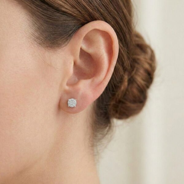 עגילי יהלומים צמודים זוהרים Good Heart Celestial Diamond במשקל 0.44ct בזהב לבן 18K