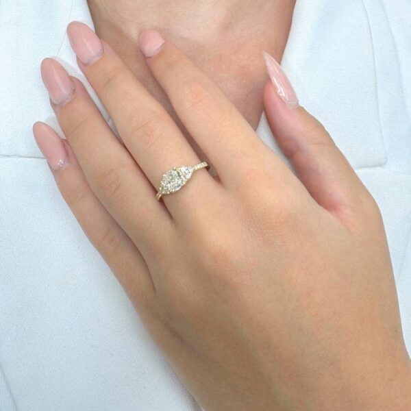 טבעת פאווה יהלומים קורנת במשקל 1.31 קרט מזהב צהוב 18 קראט - מתועדת IGI