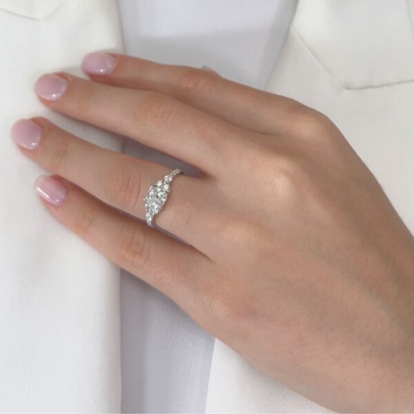 טבעת פאווה יהלומים זוהרת 1.43 קראט בזהב לבן 18 קראט - GIA מתועדת