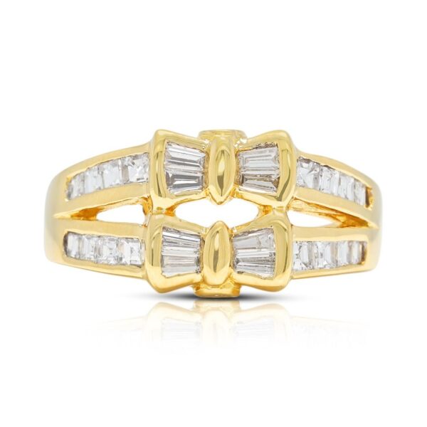 טבעת יוקרתית בעיצוב פפיון, משובצת יהלום טבעי במשקל 0.64 קראט, בזהב צהוב 18 קראט