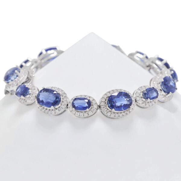 צמיד יוקרתי מזהב לבן 18 קראט, משובץ ספיר ויהלומים במשקל 16.39 קראט