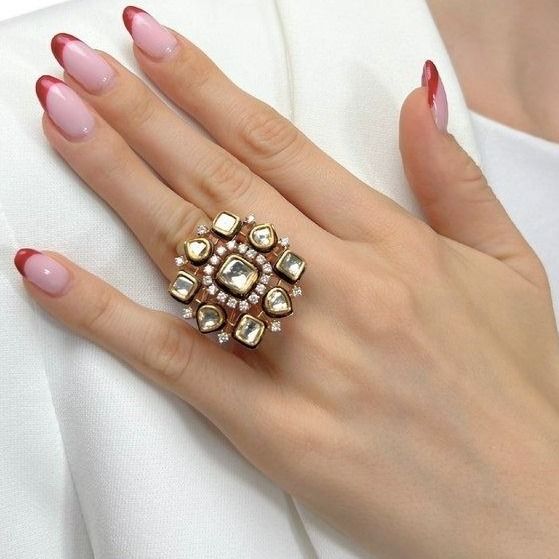 טבעת קוקטייל יוקרתית מיהלומים במשקל 4.35 קרט בזהב צהוב 18 קראט - מתועדת IGI