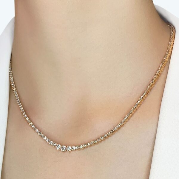 שרשרת יהלומים יוקרתית בסגנון קולר, בחיתוך בריליאנט עגול, במשקל 8.37 קראט - תעודת IGI