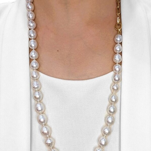 שרשרת יוקרתית עם פנינת ים הדרום & יהלום טבעי 0.3 קראט בזהב צהוב 18 קראט (חדש-לא נענד)