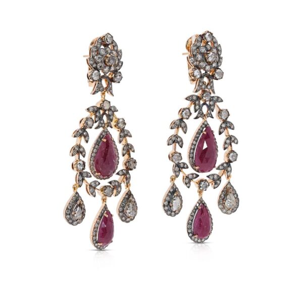 עגילי שנדלייר מרהיבים מרובי במשקל 11.62 קרט ויהלומי שמפניה בזהב דו-גוני 18 קראט