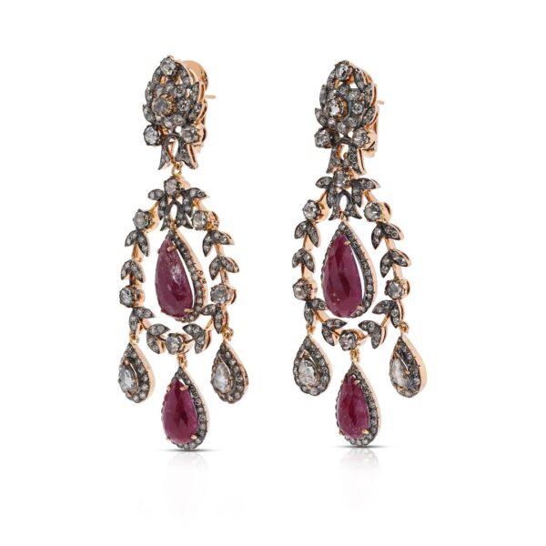 עגילי שנדלייר מרהיבים מרובי במשקל 11.62 קרט ויהלומי שמפניה בזהב דו-גוני 18 קראט