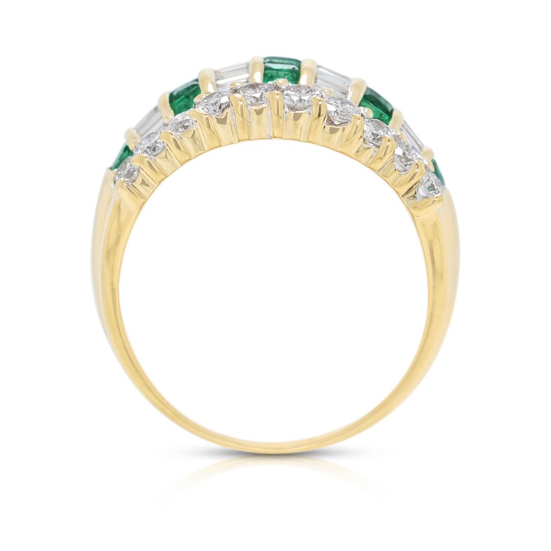 טבעת מרהיבה של אמרלד טבעי ויהלומים במשקל 1.26 קראט בזהב צהוב 18K – תמונה 7