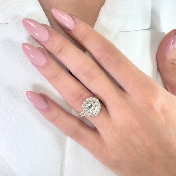 טבעת הילה מרהיבה משובצת יהלומים במשקל 2.66 קרט מזהב ורוד 18 קראט - מתועדת IGI