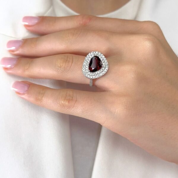 טבעת קוקטייל מפוארת בזהב לבן 14k, עם הילה כפולה של ספינל 3.46ct ויהלומים - מתועדת GIA