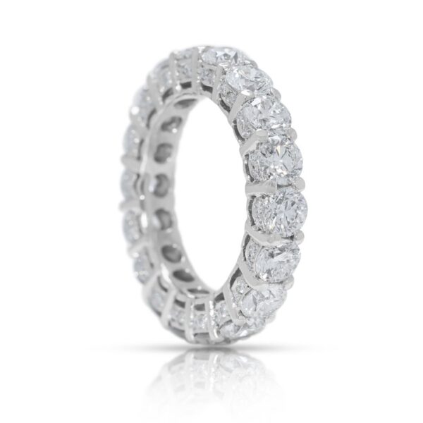 טבעת איטרניטי מלאה מלכותית מזהב לבן 18 קראט, משובצת יהלומים טבעיים 5.36 קראט (חדשה-לא נענדה)