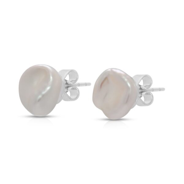 עגילים צמודים מינימליסטיים מזהב לבן 18 קראט, משובצים פניני בארוק לבנות 11-15 מ"מ