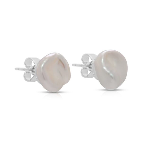 עגילים צמודים מינימליסטיים מזהב לבן 18 קראט, משובצים פניני בארוק לבנות 11-15 מ"מ