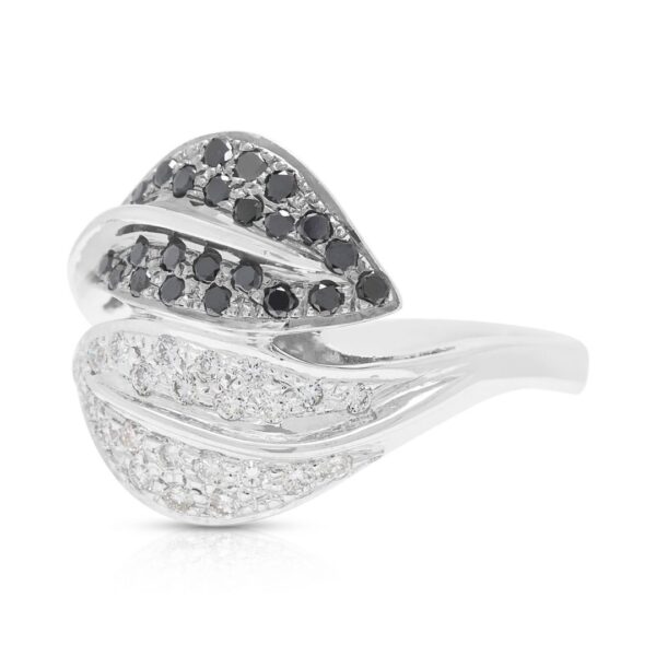 נואר 0.80ct טבעת עוקפת עלה ביהלומים טבעיים שחורים ולבנים בזהב לבן 18K
