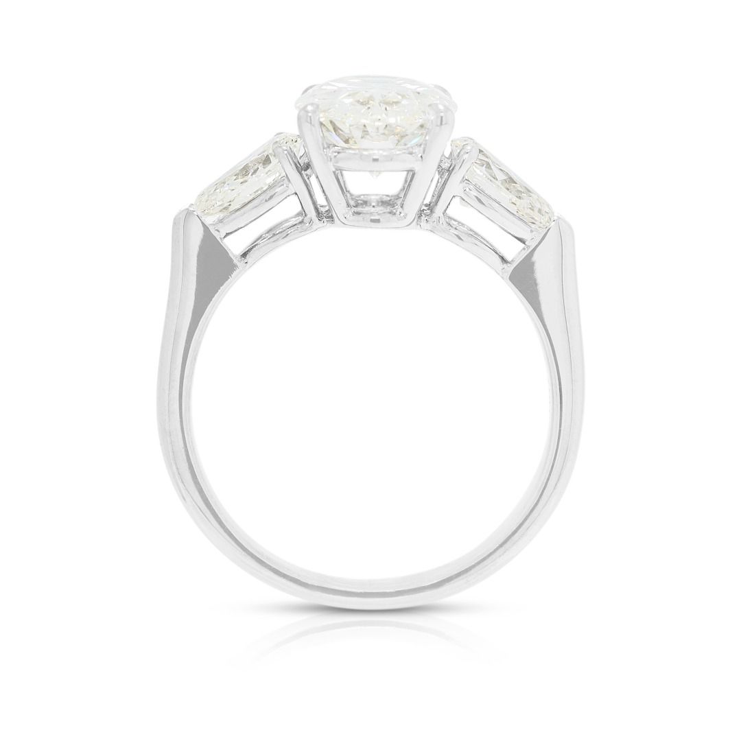 טבעת טרילוגיה עם שלושה יהלומים טבעיים במשקל כולל 3.35 קראט בזהב לבן 18 קראט, מתועדת GIA – תמונה 7