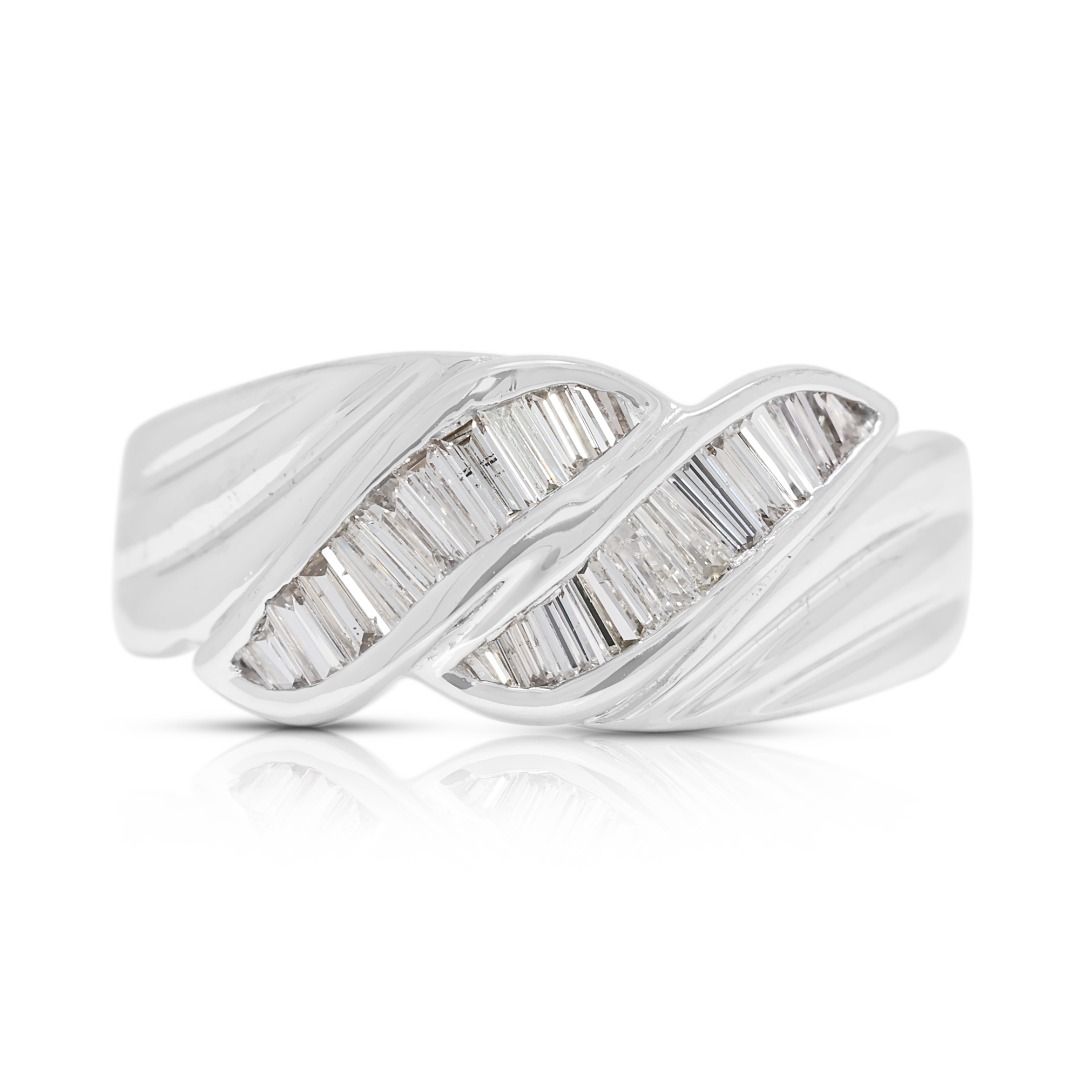 טבעת גל מתחדד יהלום טבעי זוהר 0.28 קראט בזהב לבן 18 קראט