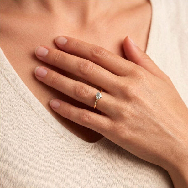 טבעת סוליטר יהלום טבעי עגול מבריק 0.30ct זוהרת בזהב צהוב 20K