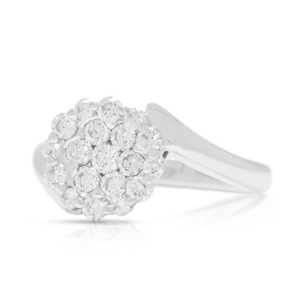 טבעת אשכול פרחונית זוהרת מיהלום טבעי במשקל 0.54 קראט בזהב לבן 18 קראט