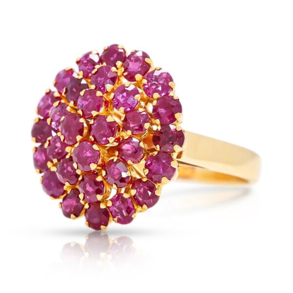 טבעת אשכול פרחונית זוהרת עם רובי אדמדם-ורדרד 1.80ct בזהב צהוב 18K