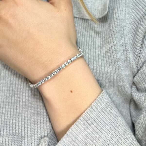 צמיד טניס יהלומים טבעיים זוהר בזהב לבן 14 קראט, משקל כולל 5.32 קראט – מתועד IGI