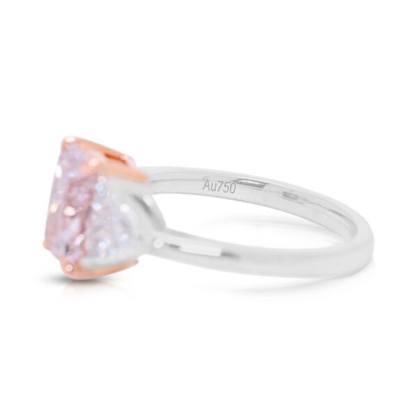 טבעת יהלום נדירה 2.69ct ורוד-סגול ולבן בזהב דו-גווני 18K (חדש) - GIA מתועדת