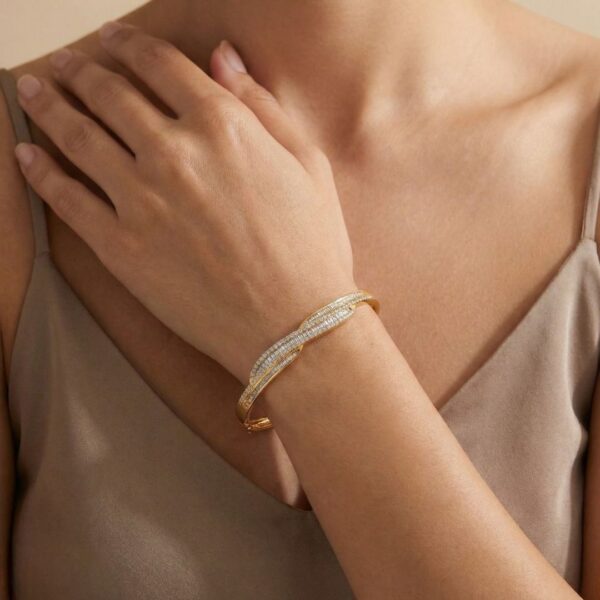 צמיד יהלומים טבעיים מעוצב בזהב צהוב 9 קראט, משקל כולל 0.97 קראט