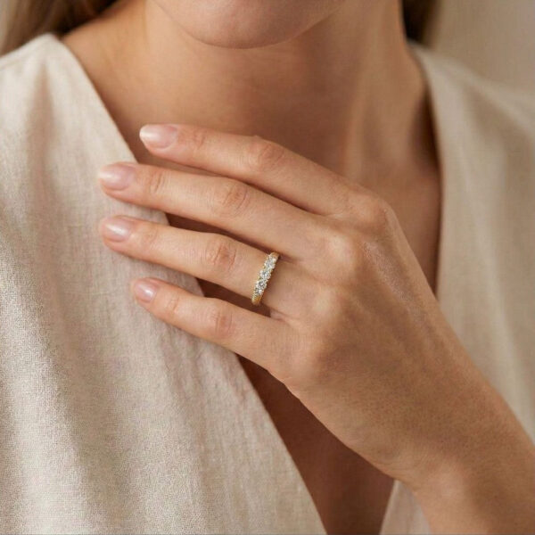 טבעת חמישה יהלומים ליניארית זוהרת 0.40ct מיהלומים טבעיים בזהב צהוב 18K