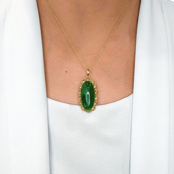 תליון ירקן ירוק שליו & יהלום 0.21 קראט בזהב צהוב 20K