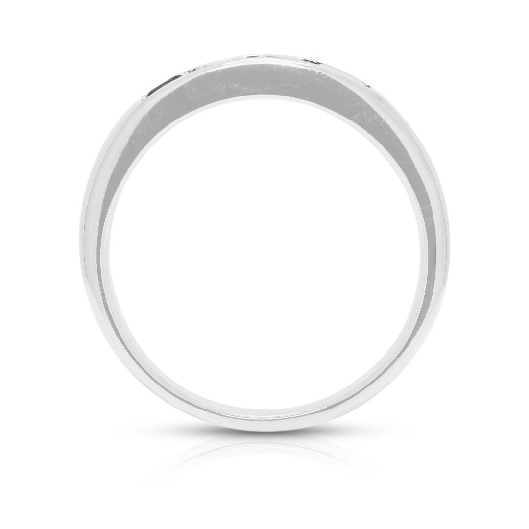 טבעת ערוץ מזהב לבן 18 קראט עם אבני ספיר כחול בחיתוך פרינסס, משקל כולל 0.40 קראט. – תמונה 7