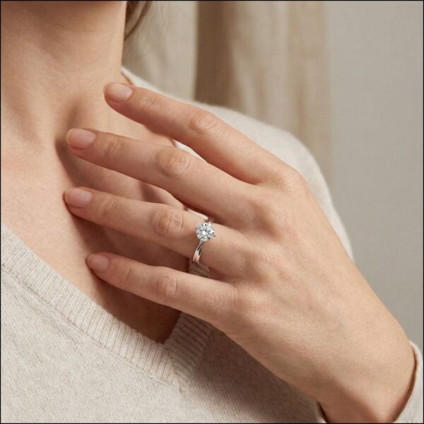 טבעת סוליטר אלגנטית משובצת יהלום מעבדה 0.73 קרט בזהב לבן 18 קראט - מתועדת IGI