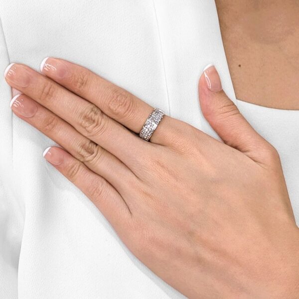 טבעת יהלומים אלגנטית 0.95 קראט בחיתוך פרינסס בזהב לבן 18K