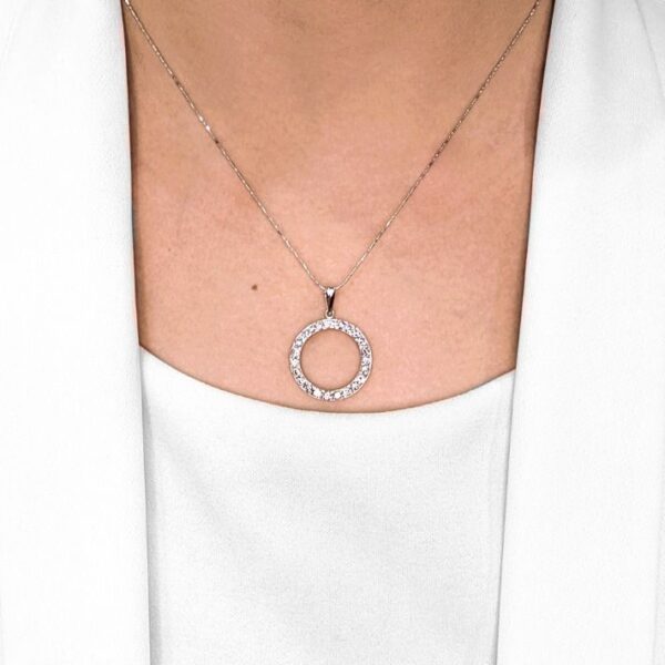 תליון עגול מתוחכם מיהלום טבעי 0.72 קראט בזהב לבן 18k