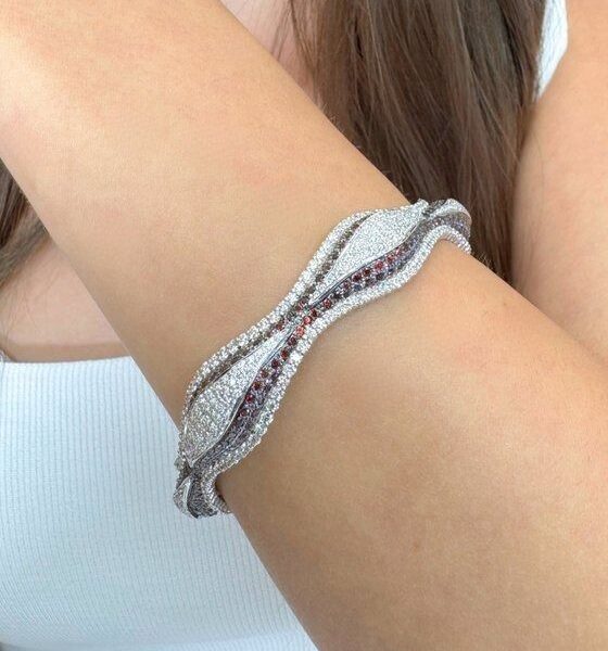 צמיד קשיח יוקרתי של ספסרטיטים ויהלומים במשקל 16.25 קרט בזהב לבן 18 קראט - מתועד IGI