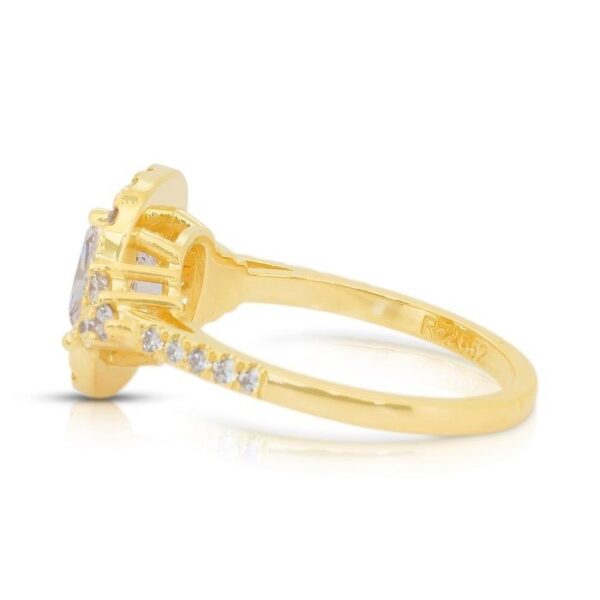 טבעת הילה מנצנצת משובצת יהלומים במשקל 2.12 קראט בזהב צהוב 18 קראט - מתועדת GIA