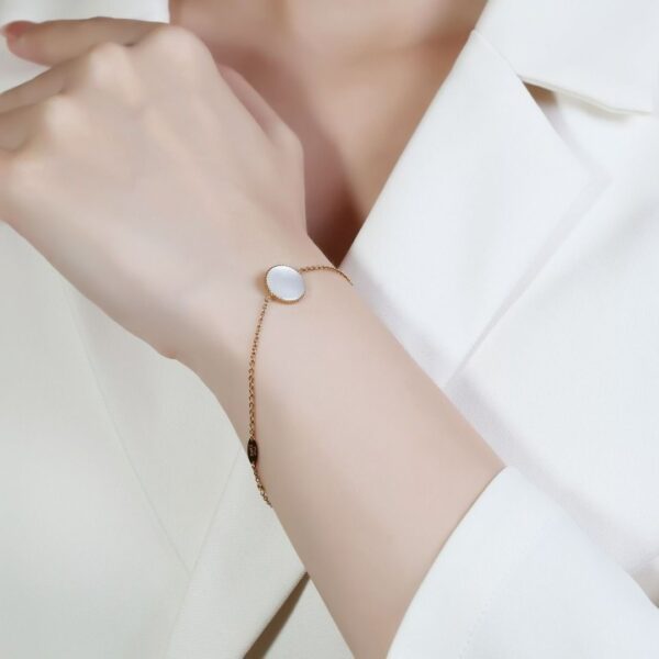 צמיד יהלום טבעי בצורת כוכב במשקל 0.03 קרט בזהב צהוב 18 קראט