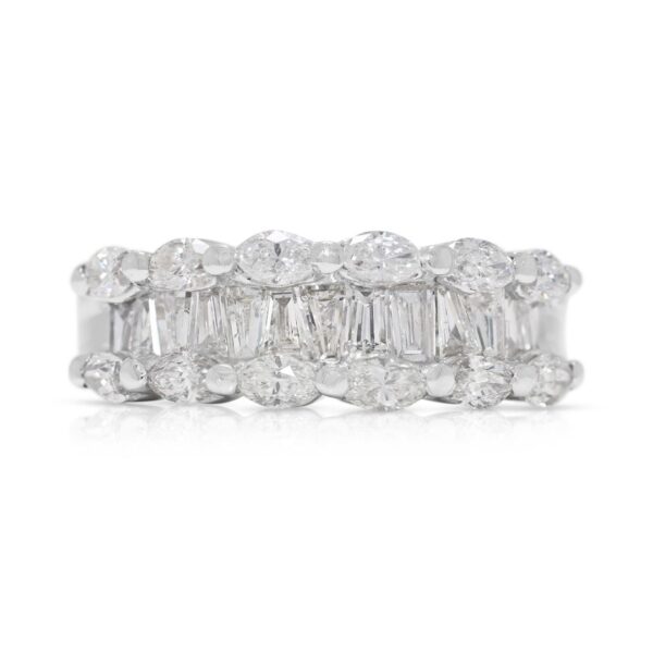 טבעת יהלומים מרהיבה 0.75 קראט בחיתוך מרקיזה וטייפר בזהב לבן 18 קראט