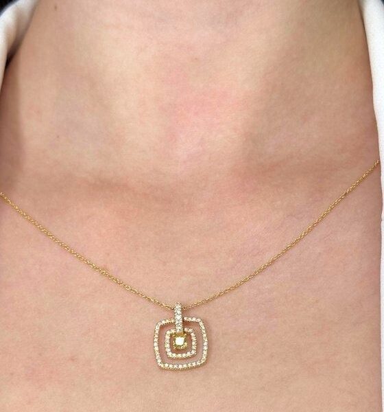 שרשרת יהלומים מרהיבה 0.68ct עם תליון הילה כפולה בזהב צהוב 18k - מתועדת GIA