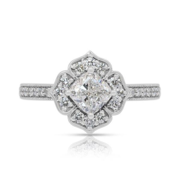 טבעת אשכול יהלומים מרהיבה במשקל 1.41 קראט בזהב לבן 18 קראט - מתועדת GIA