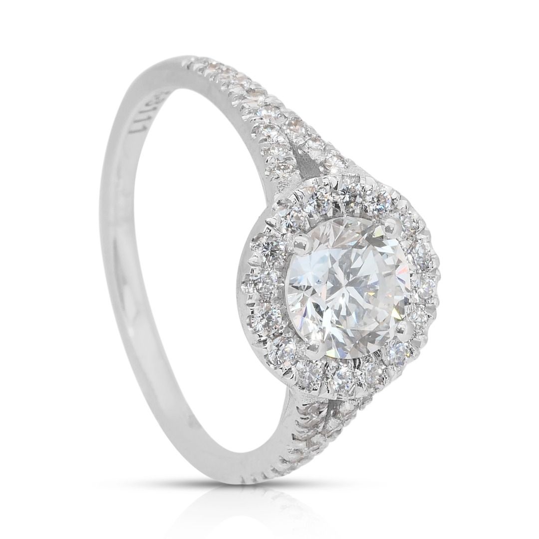 טבעת הילה מרהיבה עם יהלומים במשקל 1.50 קראט בזהב לבן 18 קראט - מתועדת IGI – תמונה 6