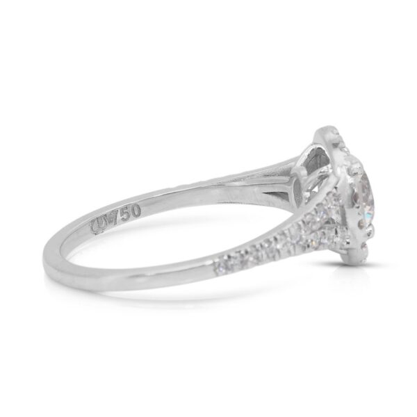 טבעת הילה מרהיבה עם יהלומים במשקל 1.50 קראט בזהב לבן 18 קראט - מתועדת IGI