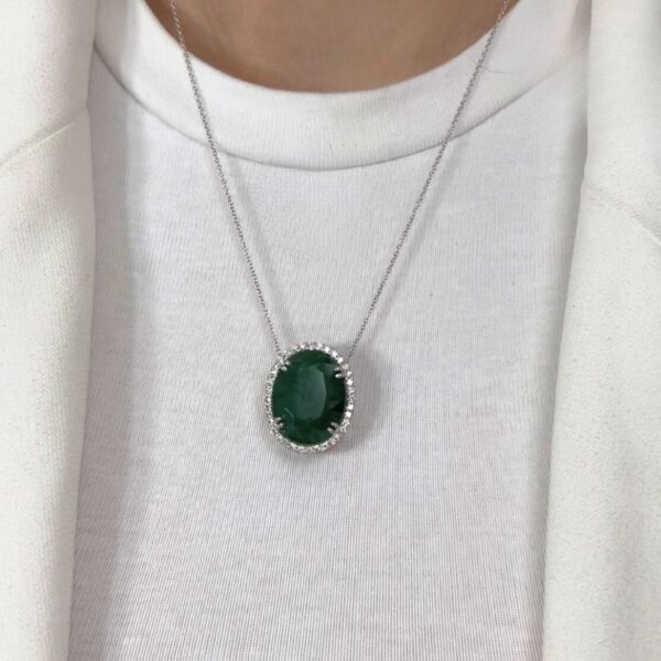 שרשרת אמרלד ויהלומים מרהיבה 15.30ct עם תליון בזהב לבן 18k - מתועדת IGI