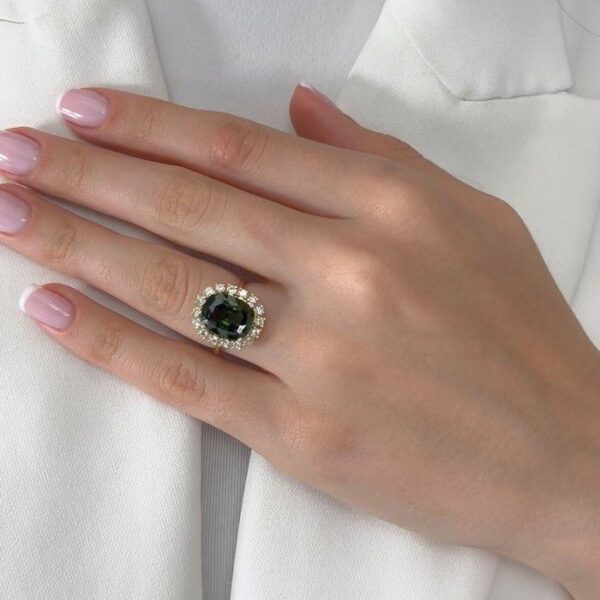 טבעת קוקטייל מרהיבה מזהב צהוב 14 קראט, משובצת בזירקון 6.23 קראט ויהלומים - מתועדת GIA