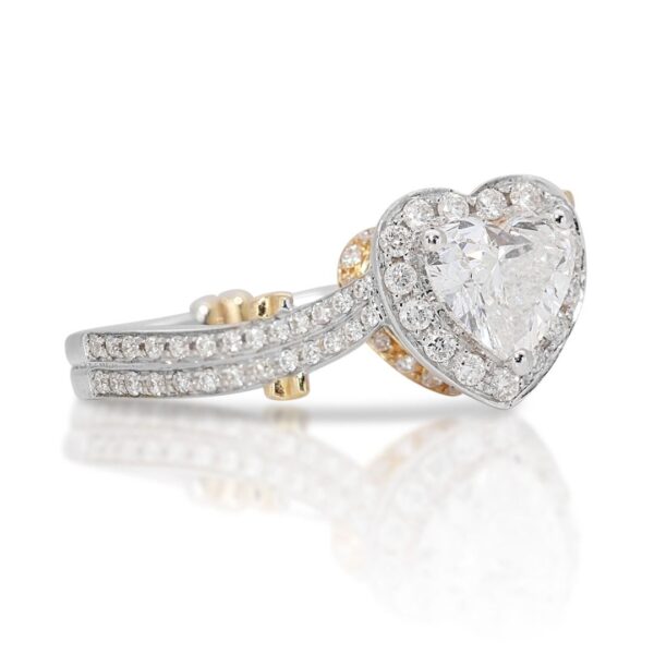 טבעת יהלום טבעי מסוגננת דו-גונית בצורת לב 0.74ct - GIA מתועדת