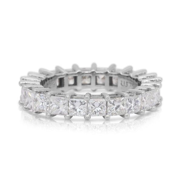 טבעת פס יהלומים על-זמנית במשקל 5.55 קראט בזהב לבן 18 קראט - מתועדת IGI