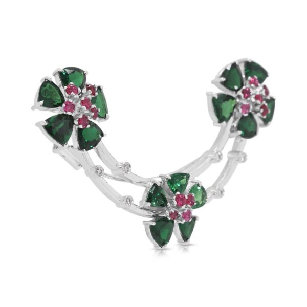 סיכת זר פרחוני תוססת מזהב לבן 18 קראט, משובצת צבוריט ורובי 5.12 קראט