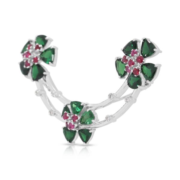 סיכת זר פרחוני תוססת מזהב לבן 18 קראט, משובצת צבוריט ורובי 5.12 קראט