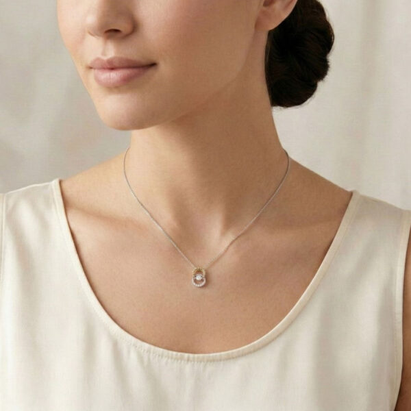 שרשרת אשכול מעוצבת באלגנטיות מיהלום טבעי 0.22 קראט בחיתוך עגול מבריק בזהב דו-גוני 18K