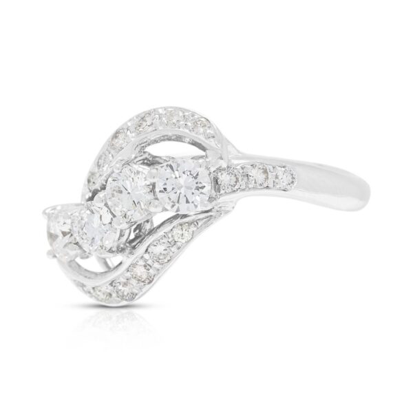 טבעת הצהרה בעיצוב מערבולת מרהיב מזהב לבן 14K, משובצת יהלום טבעי במשקל 1.08 קראט