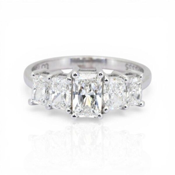 טבעת חמש אבנים מזהב לבן 18K, 1.83 קראט GIA מתועדת